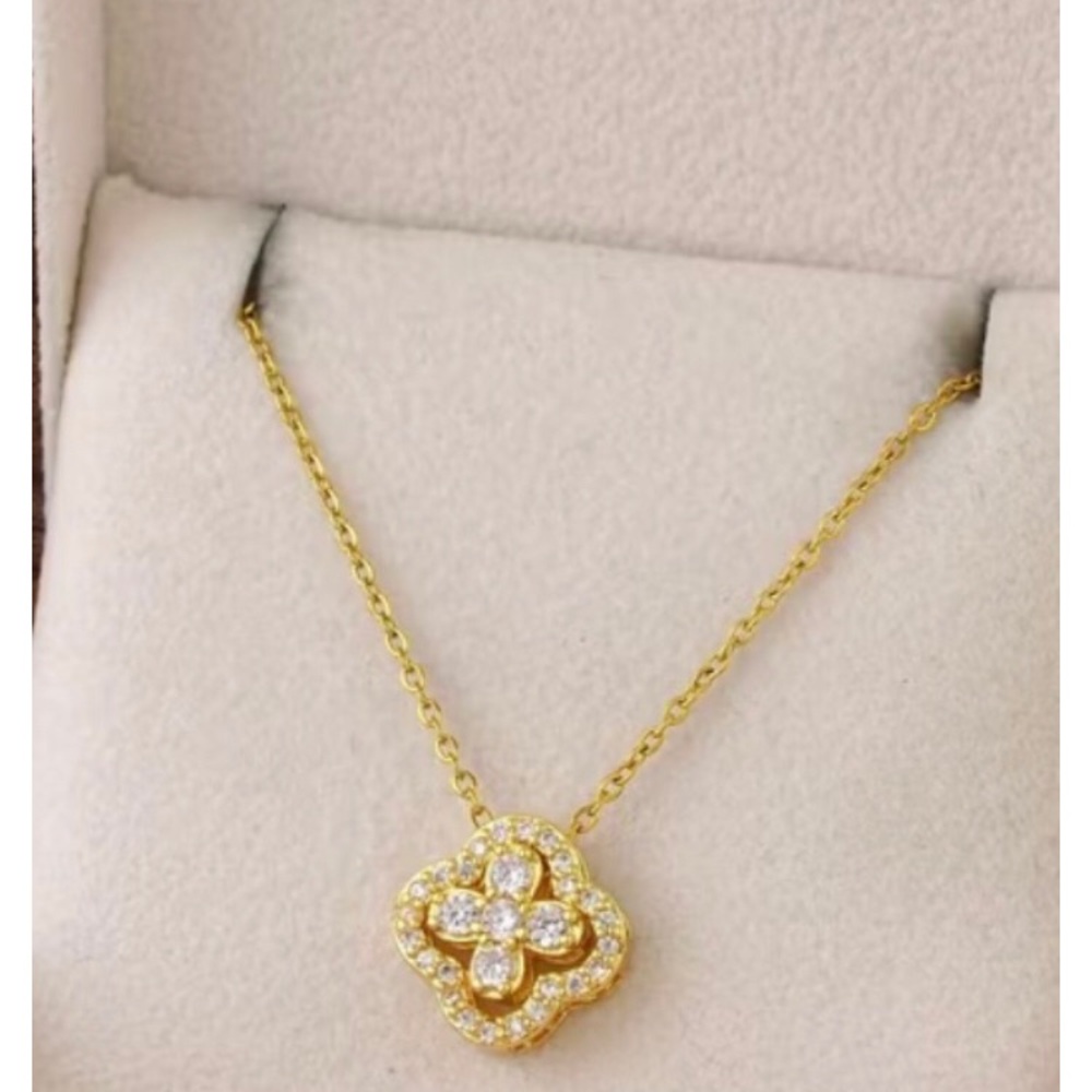 Gold clover Pavé Pendant Necklace - NWOB